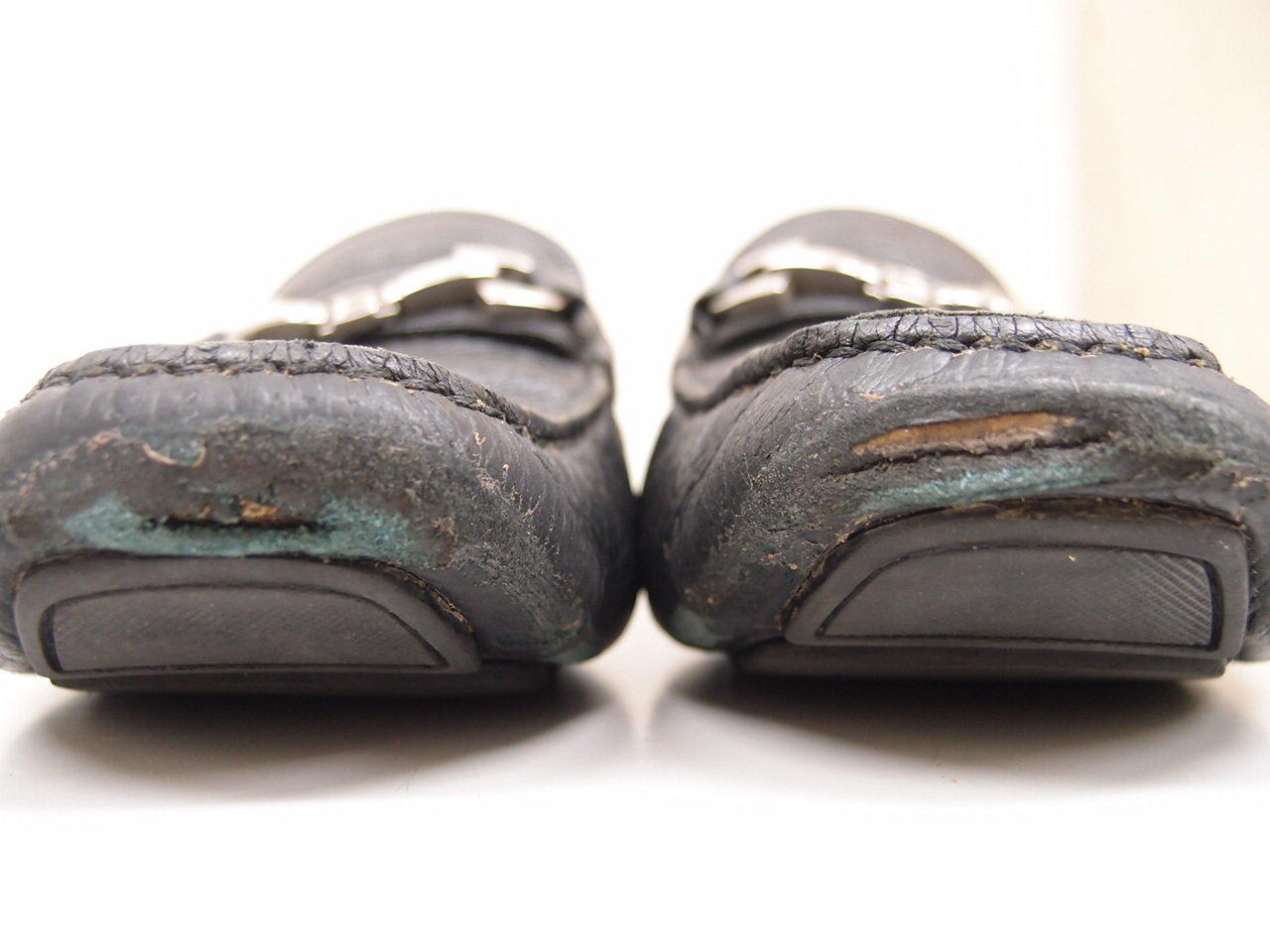 つま先の革あて補修 革のクリニック 全国配送ｏｋ 藤沢駅南口徒歩3分革製品の修理 クリーニング 染色 バッグ 靴修理 財布 神奈川県藤沢市