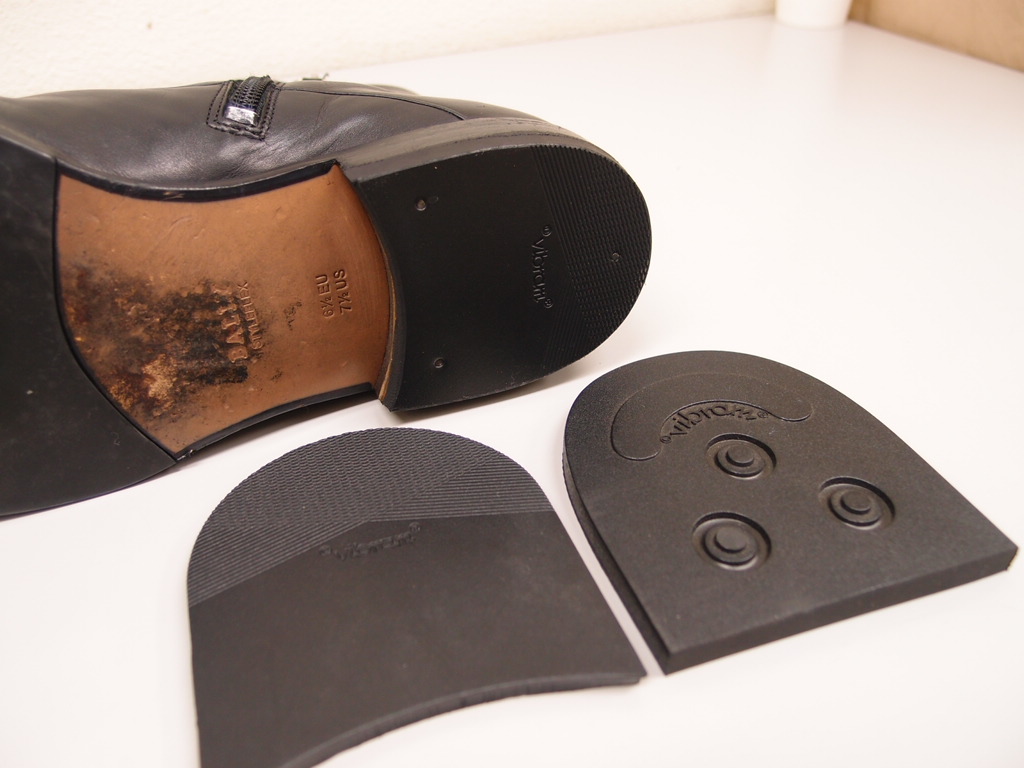 かかとゴム修理の高さ 革のクリニック 全国配送ｏｋ 藤沢駅南口徒歩3分革製品の修理 クリーニング 染色 バッグ 靴修理 財布 神奈川県藤沢市